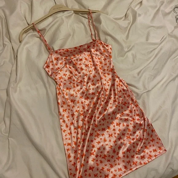 urban outfitters pink butterfly dress BNWT Urban Outfitters Brenan dress pink butterfly M